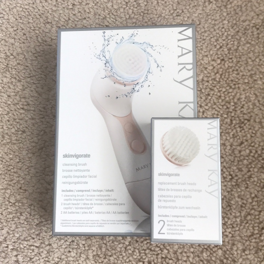 NIB! MK skinvigorate brush with additional brushes